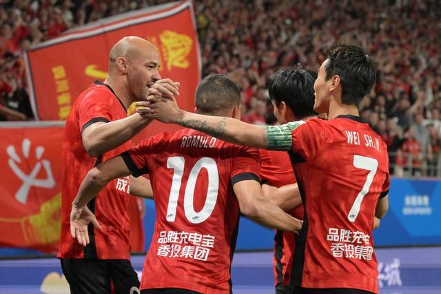 九游娱乐官网-成都蓉城如何炼成“不放弃”的韧性 ？韦世豪：今年比去年更有信心